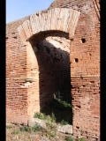 01319 ostia - regio ii - insula i - caserma dei vigili (ii,v,1-2) - westseite an der via della fontana - treppe - raum (23) - 01-2024.jpg